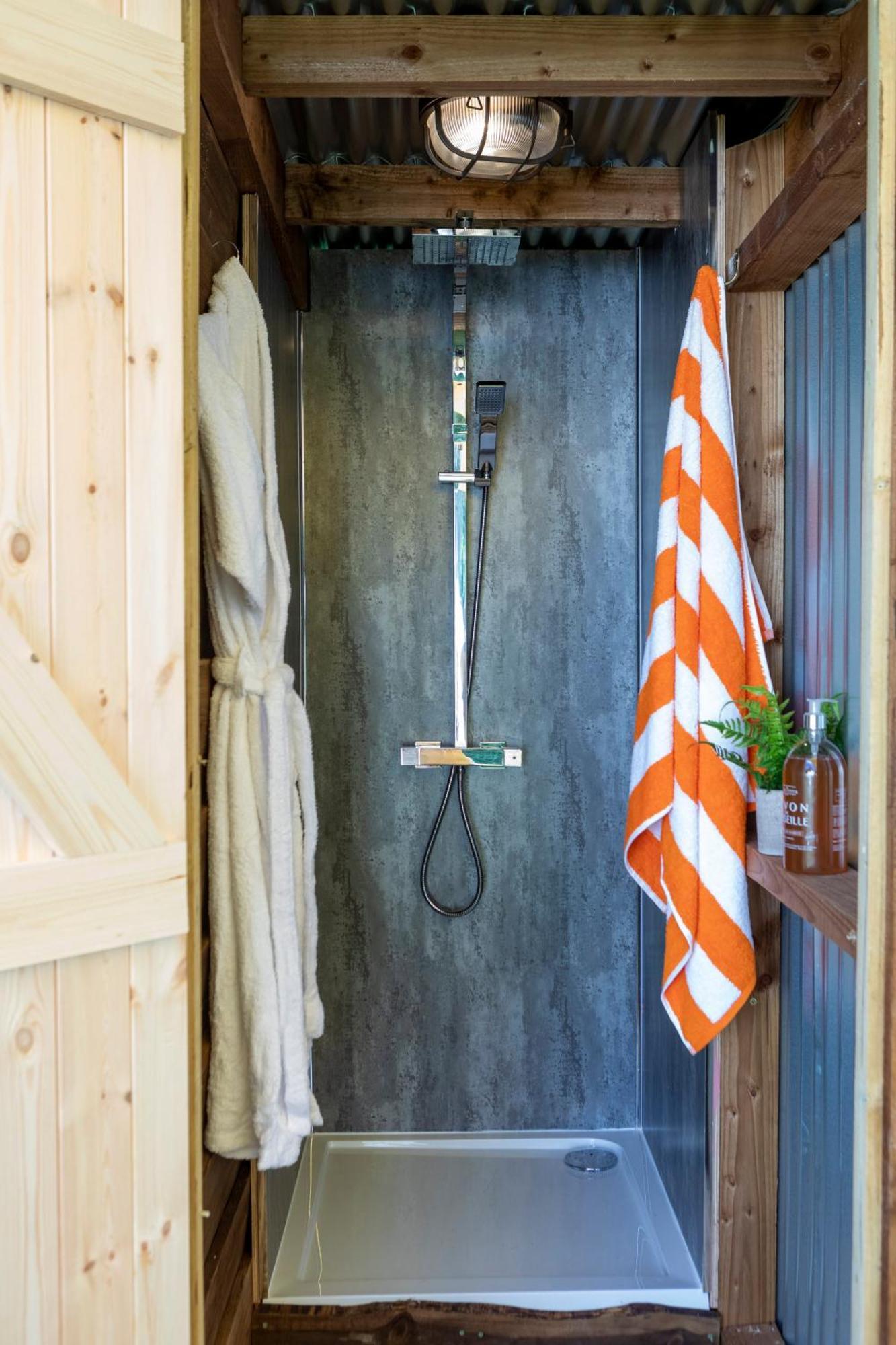 Stargazer Glamping Uk The Mahal 8 People Hotel Ross-on-Wye ภายนอก รูปภาพ