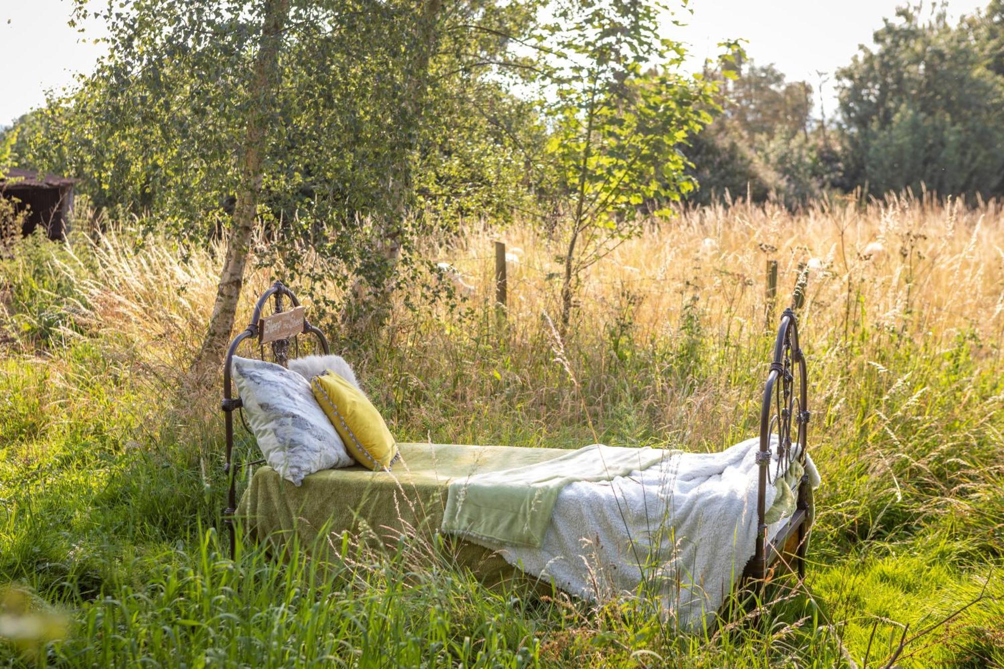 Stargazer Glamping Uk The Mahal 8 People Hotel Ross-on-Wye ภายนอก รูปภาพ