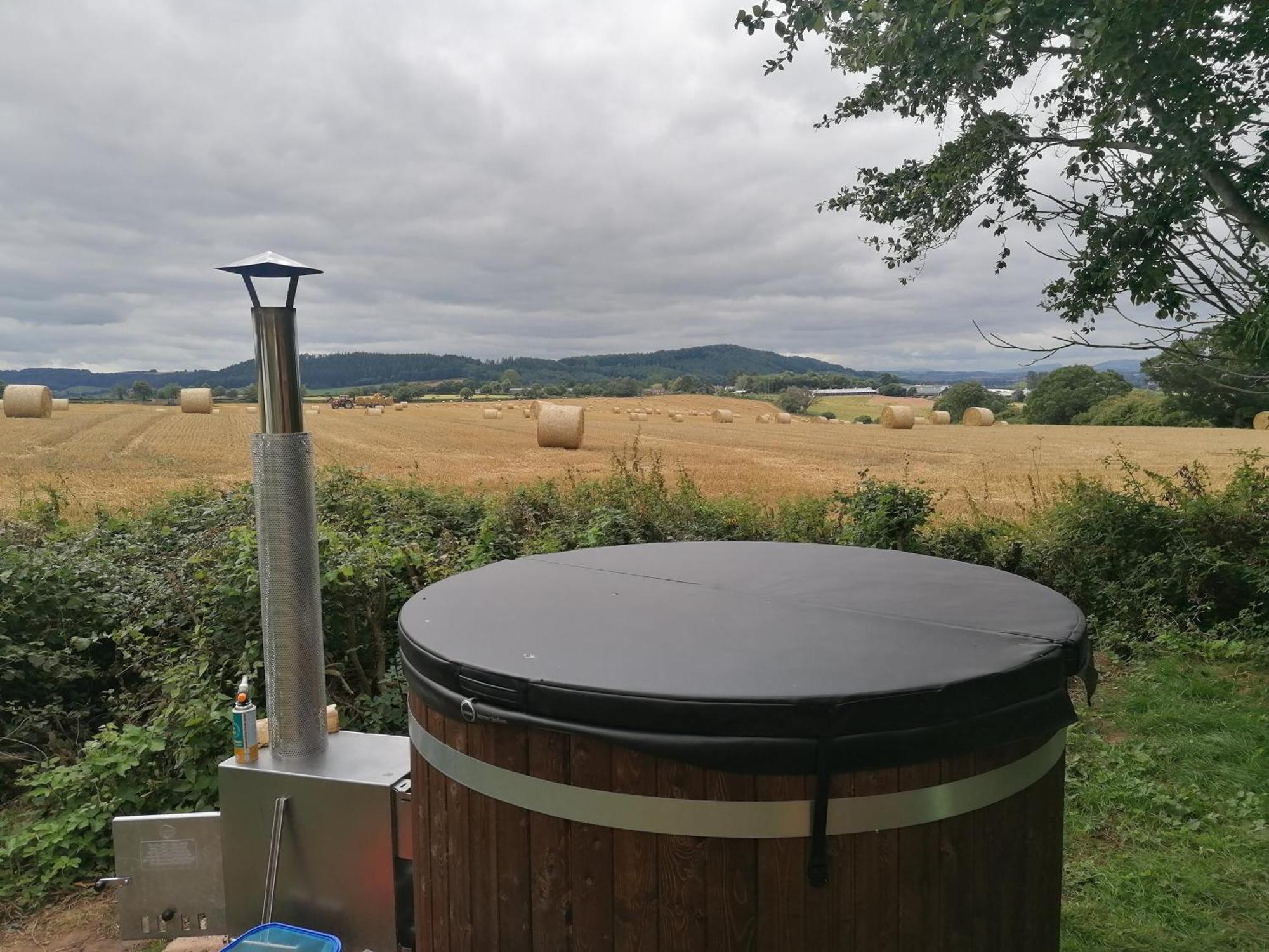 Stargazer Glamping Uk The Mahal 8 People Hotel Ross-on-Wye ภายนอก รูปภาพ