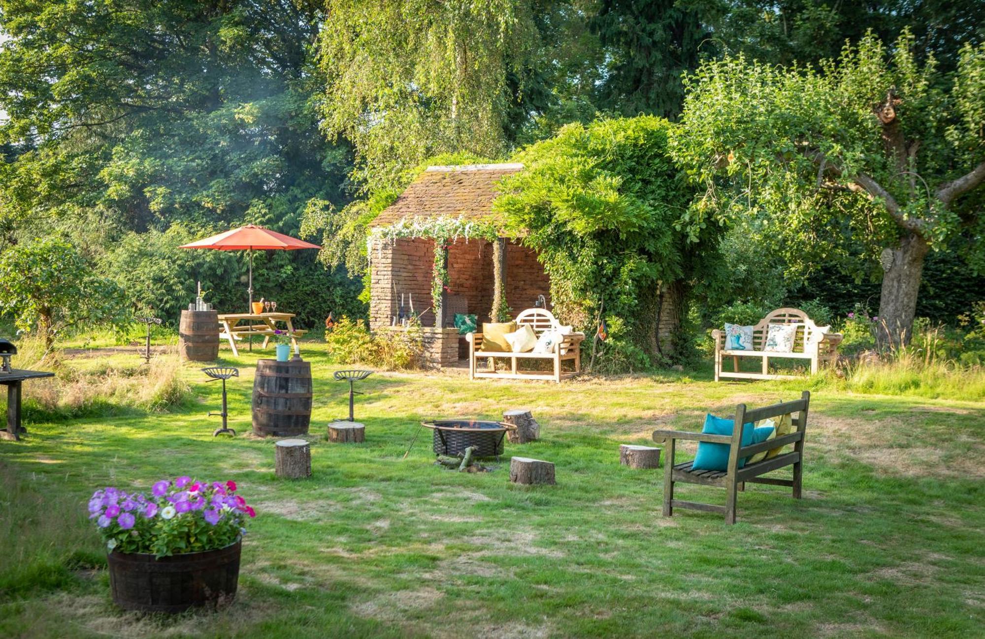 Stargazer Glamping Uk The Mahal 8 People Hotel Ross-on-Wye ภายนอก รูปภาพ